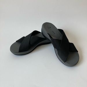 Clarks Cloud Steppers Slip On Sandals